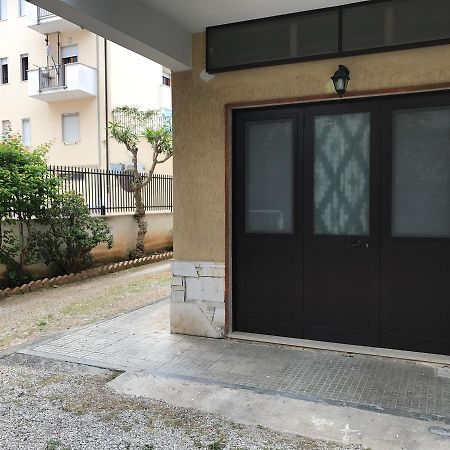Flat Low Cost 斯佩隆加 外观 照片